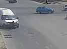 В Волгограде 9-летняя школьница, перебегавшая дорогу, попала под колеса маршрутки
